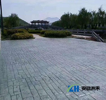 在壓花地坪上使用的清潔劑、清潔工具和清潔時間